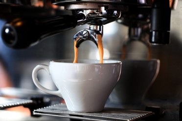Novi trend u lokalima: Donesu kafu bez vode, a kad je tražite evo šta vam odgovore